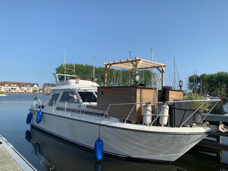Hotel Magnifique Bateau Maison Ouistreham Exterior foto