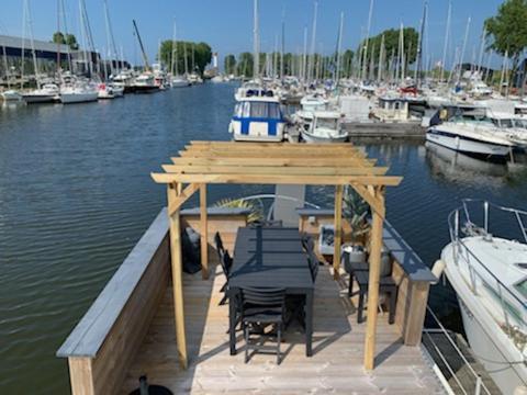Hotel Magnifique Bateau Maison Ouistreham Exterior foto